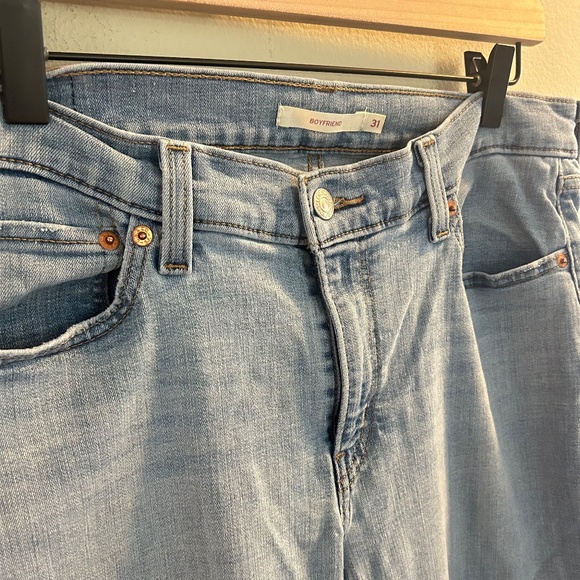Levi’s Mid Rise Boyfriend Jeans Womens Size 31 Light Wash Denim Jean Casual - Picture 5 of 10